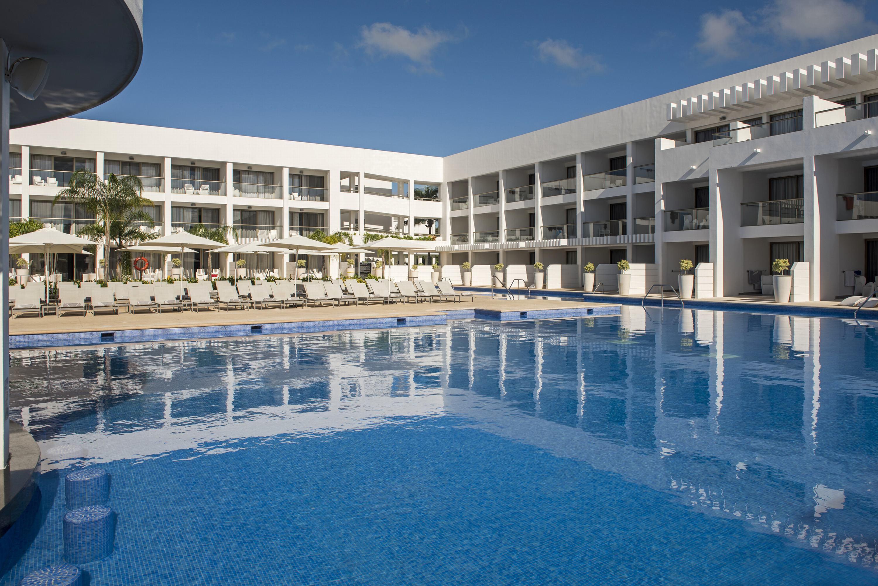 Platinum Yucatan Princess Adults Only Playa del Carmen Exterior foto The hotel's pool
