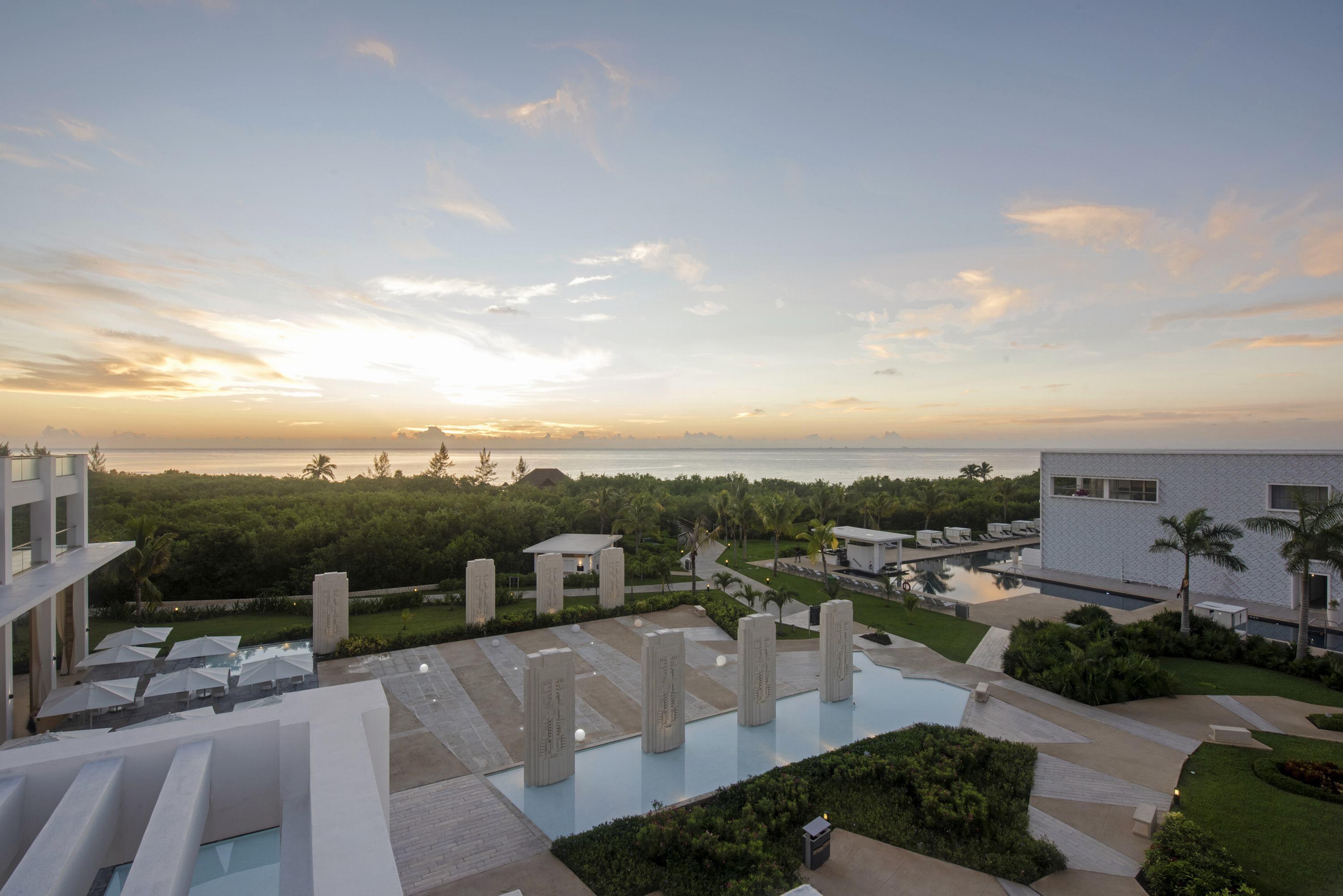 Platinum Yucatan Princess Adults Only Playa del Carmen Exterior foto View of the resort