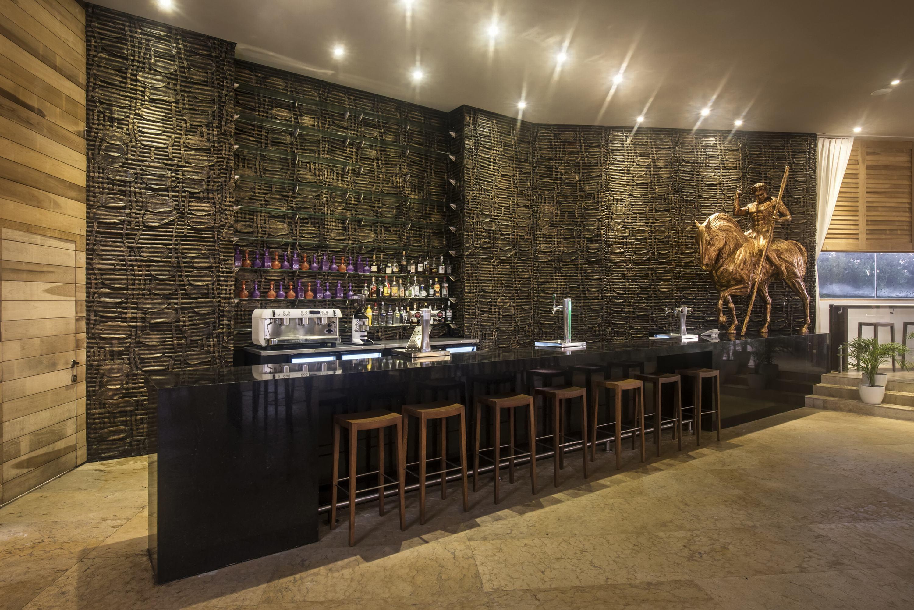 Platinum Yucatan Princess Adults Only Playa del Carmen Exterior foto The bar at the lobby