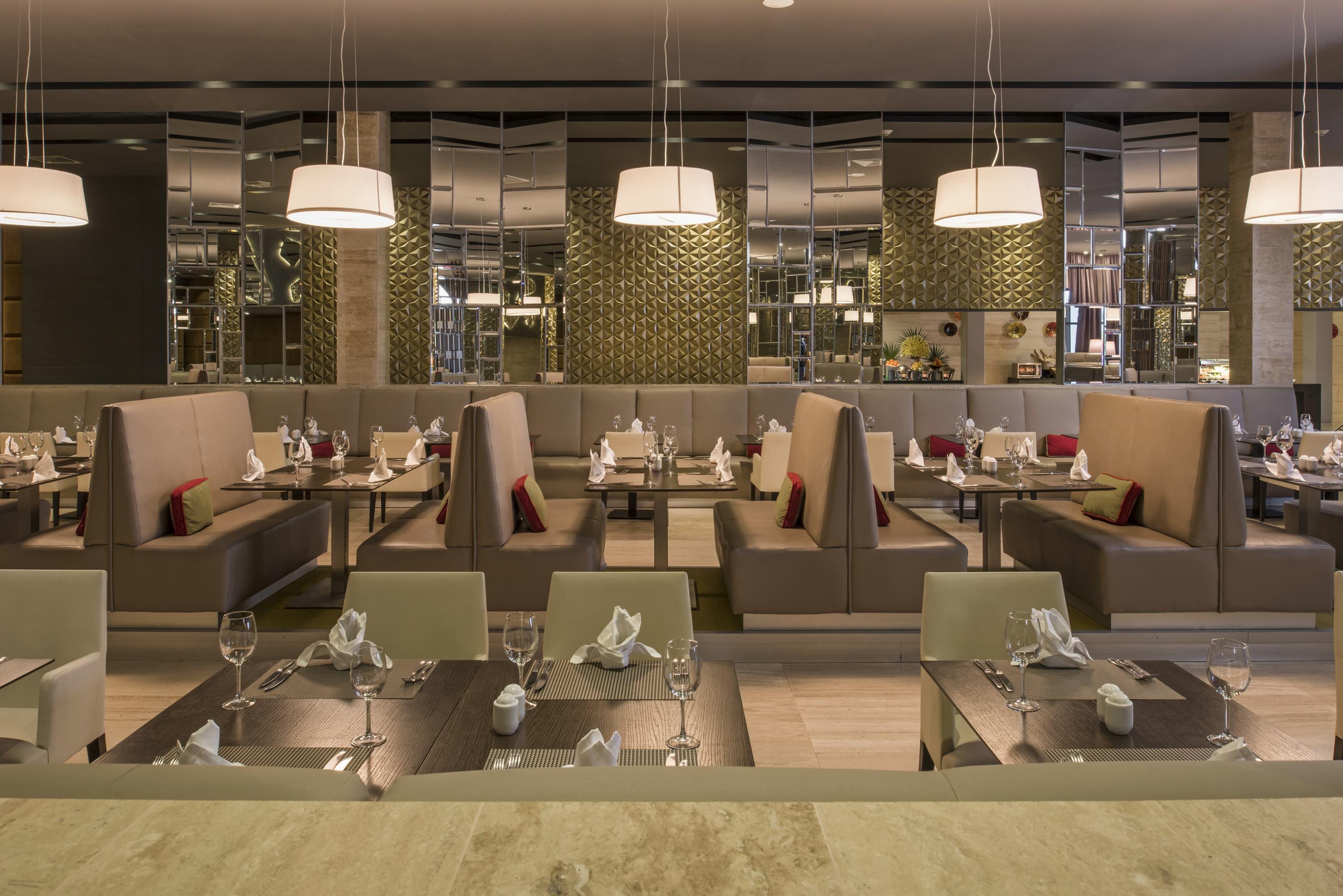 Platinum Yucatan Princess Adults Only Playa del Carmen Exterior foto 3D rendering of a restaurant interior