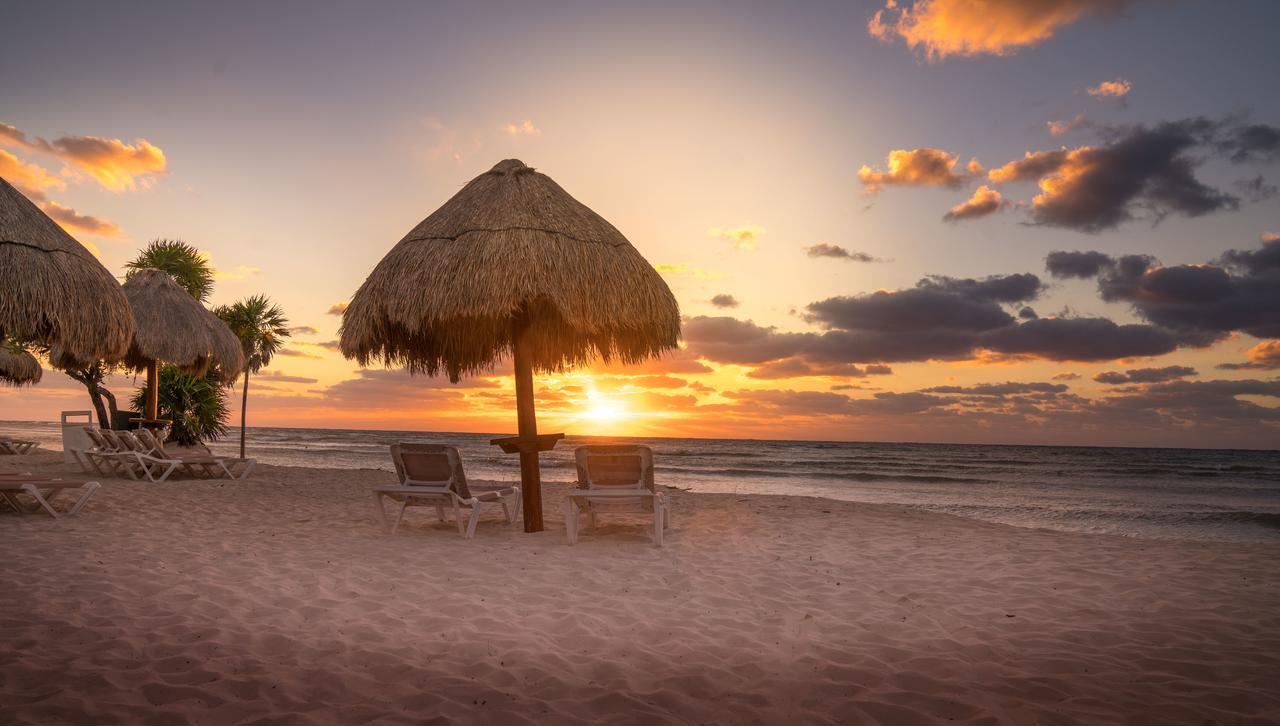 Platinum Yucatan Princess Adults Only Playa del Carmen Exterior foto Sunset at the beach