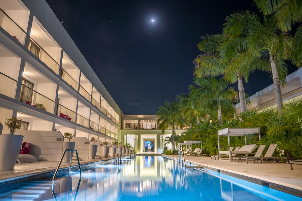 Platinum Yucatan Princess Adults Only Playa del Carmen Exterior foto The pool at the hotel